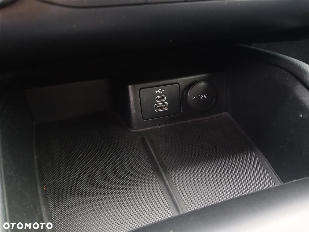 Ford Kuga 2.5 FHEV FWD Titanium - 22