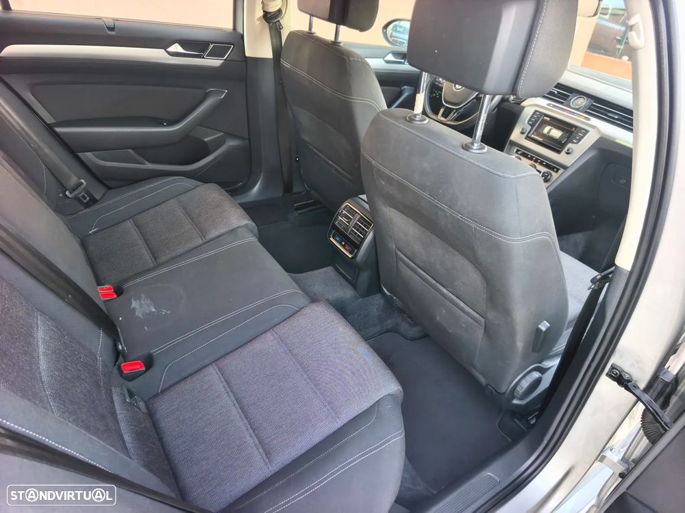 VW Passat Variant 1.6 TDI BlueMotion - 20