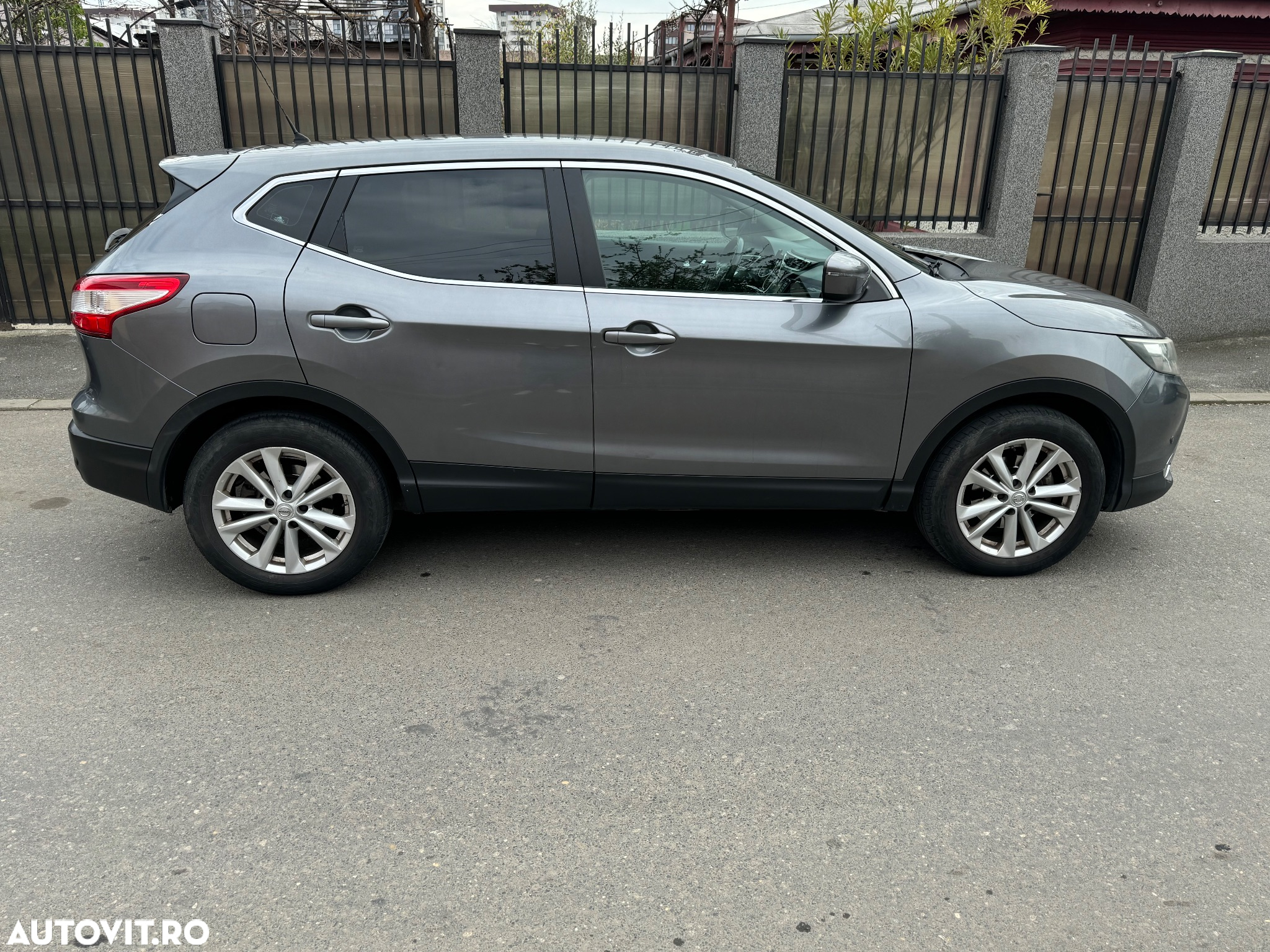Nissan Qashqai - 2