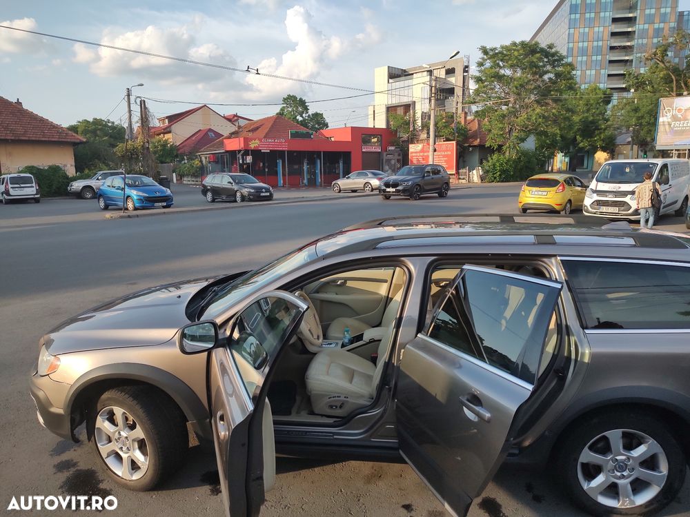 Volvo XC 70 D5 AWD Geartronic Momentum - 11