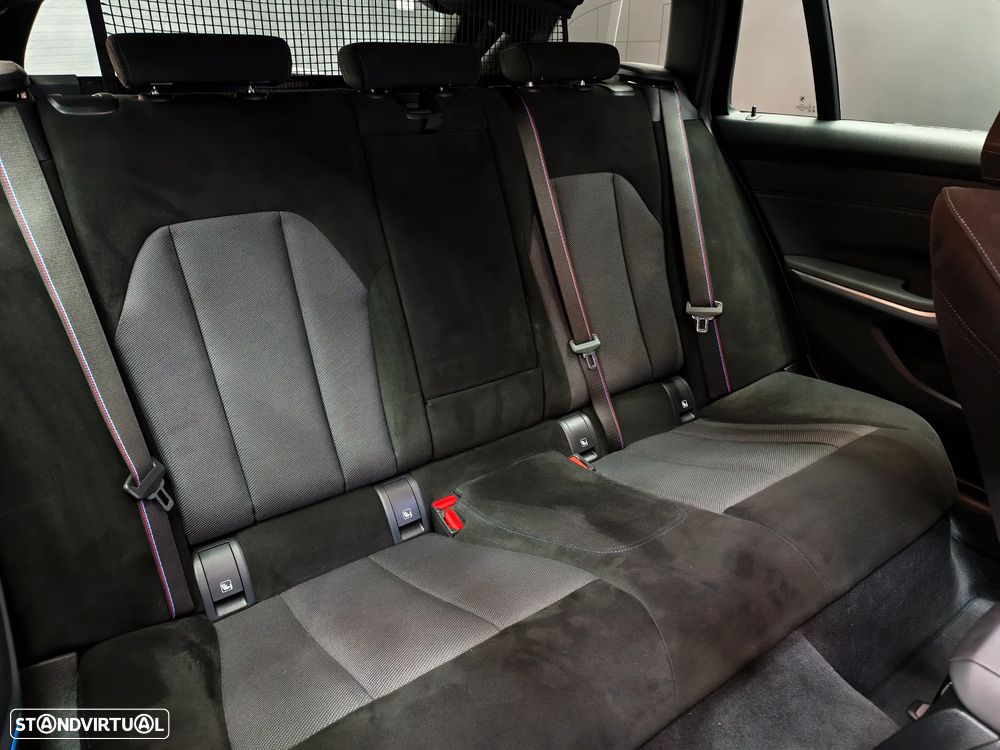 BMW 330 e Pack Desportivo M Pro Auto - 42