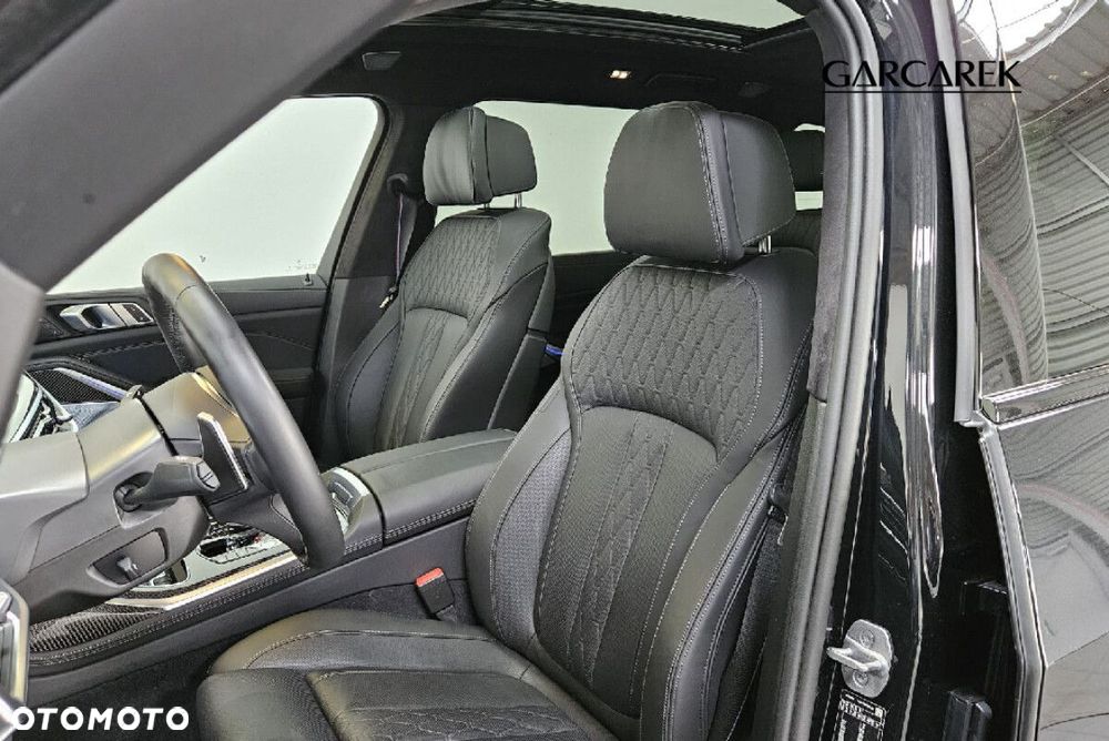 BMW X7 - 24