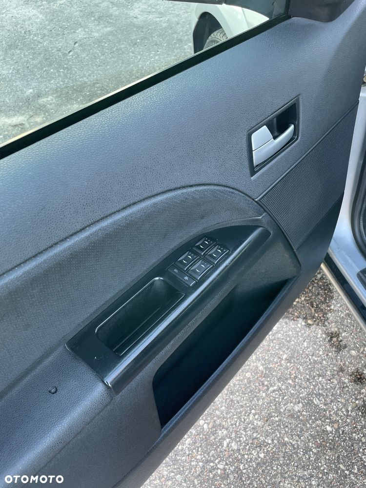 Ford Mondeo 2.0 TDDi Ghia - 12