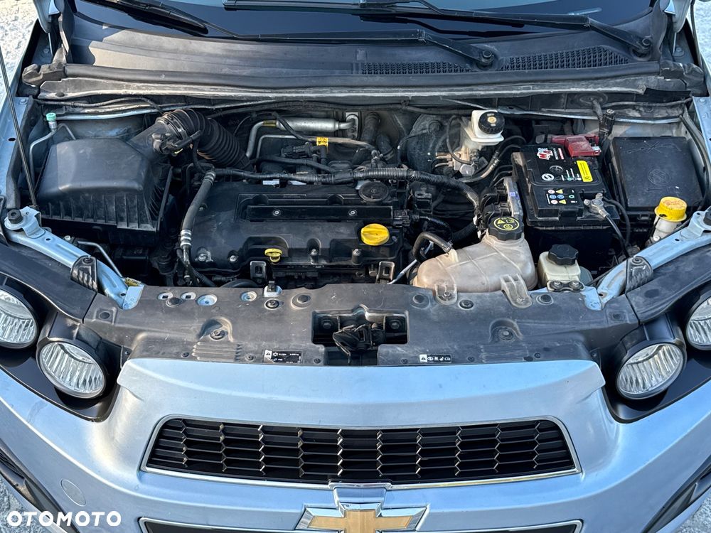 Chevrolet Aveo 1.4 16V Base - 10