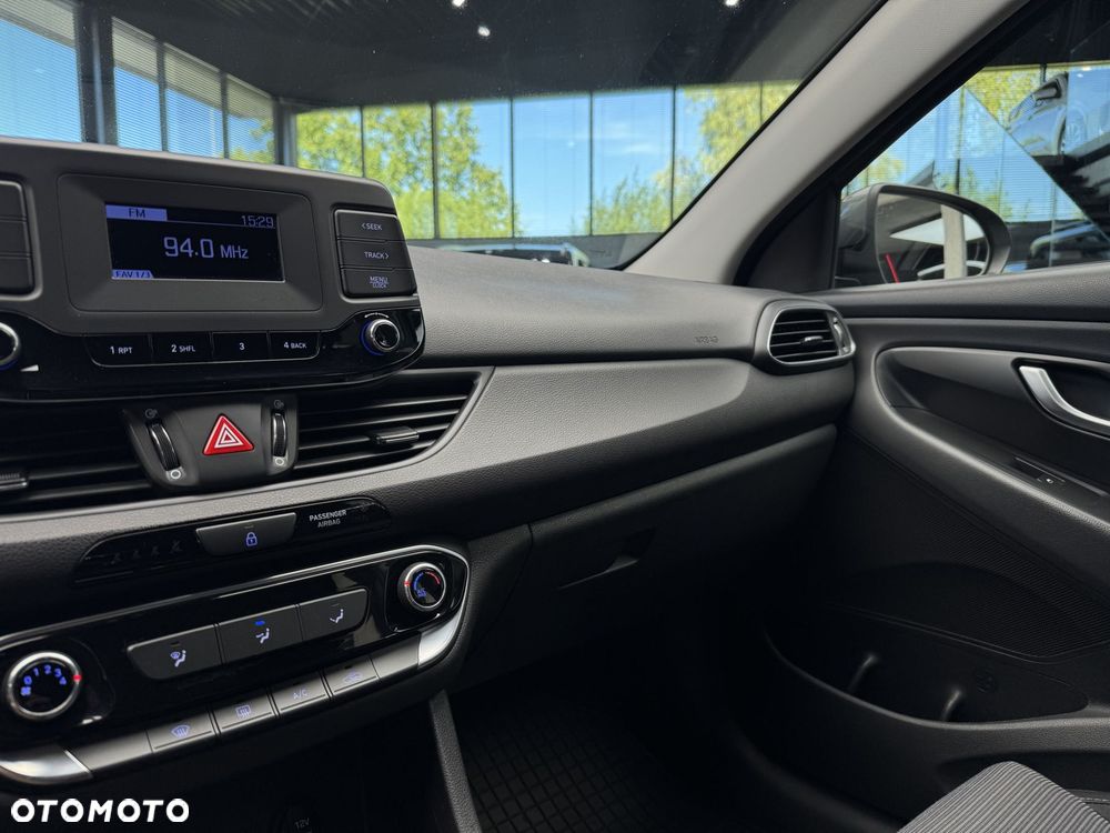 Hyundai i30 1.5 DPI Classic + - 33