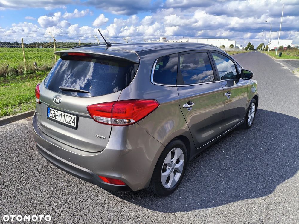 Kia Carens - 5