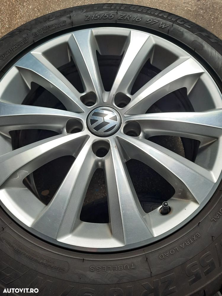 Volkswagen Passat - 11