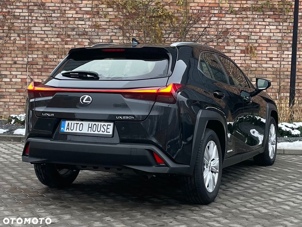 Lexus UX 250h Business Edition - 4