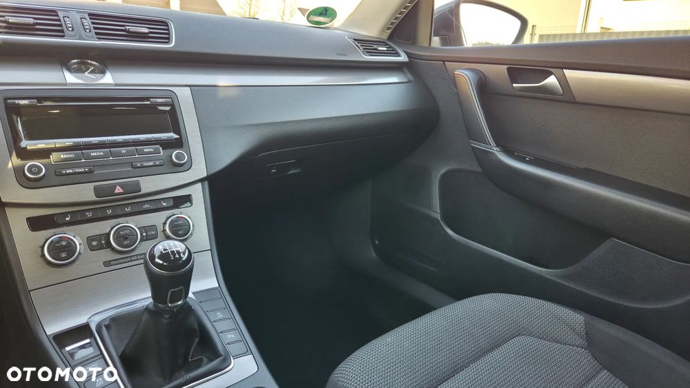 Volkswagen Passat 2.0 TDI Comfortline - 14
