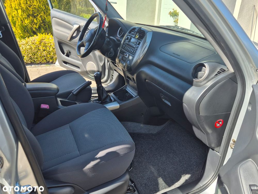 Toyota RAV4 D-4D 4x4 - 12