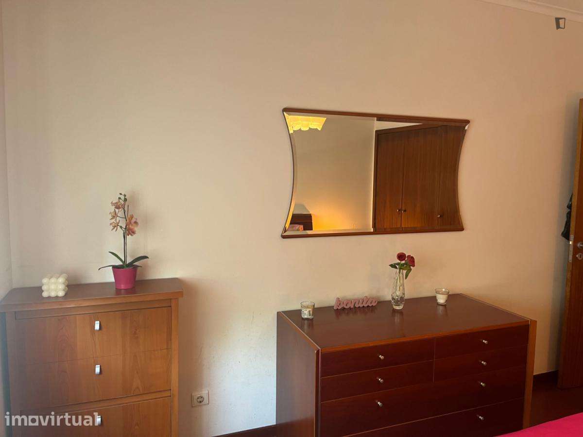 Quarto - localizado em Benfica Lisbon - Grande imagem: 5/41