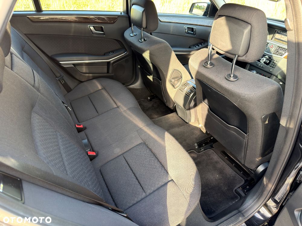 Mercedes-Benz Klasa E 220 CDI DPF BlueEFFICIENCY Automatik Elegance - 28