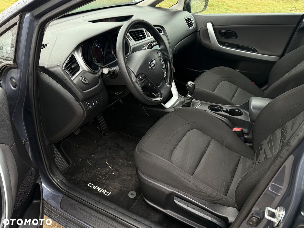 Kia Ceed 1.6 CRDi 128 Dream Team Edition - 11