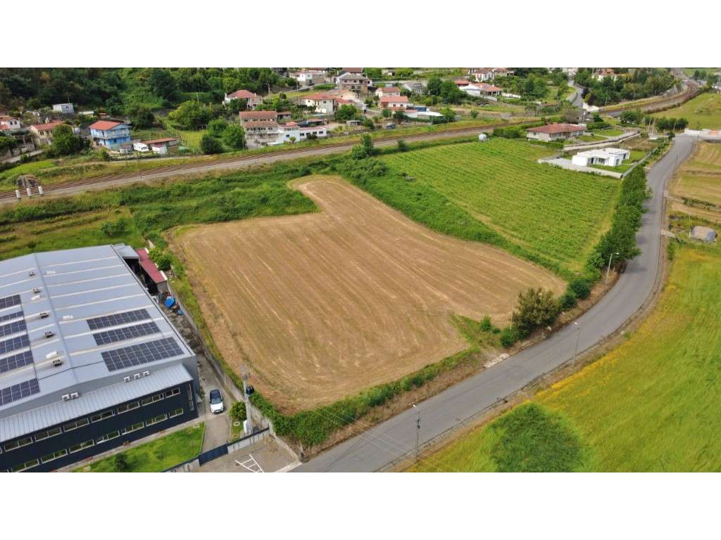 Terreno em Ruilhe, Braga | PIP Aprovado para Armazém - Grande imagem: 2/6