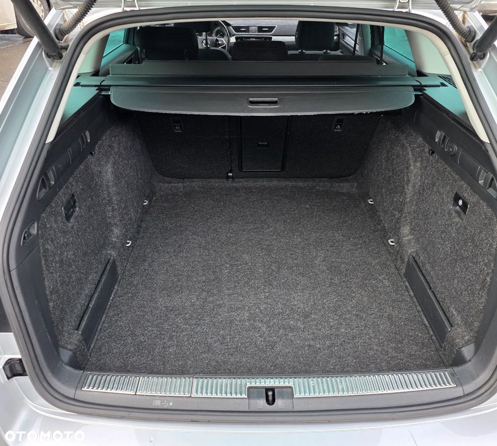 Skoda Superb 2.0 TDI DSG Sportline - 28