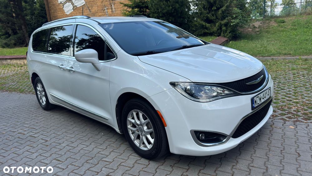 Chrysler Pacifica - 14