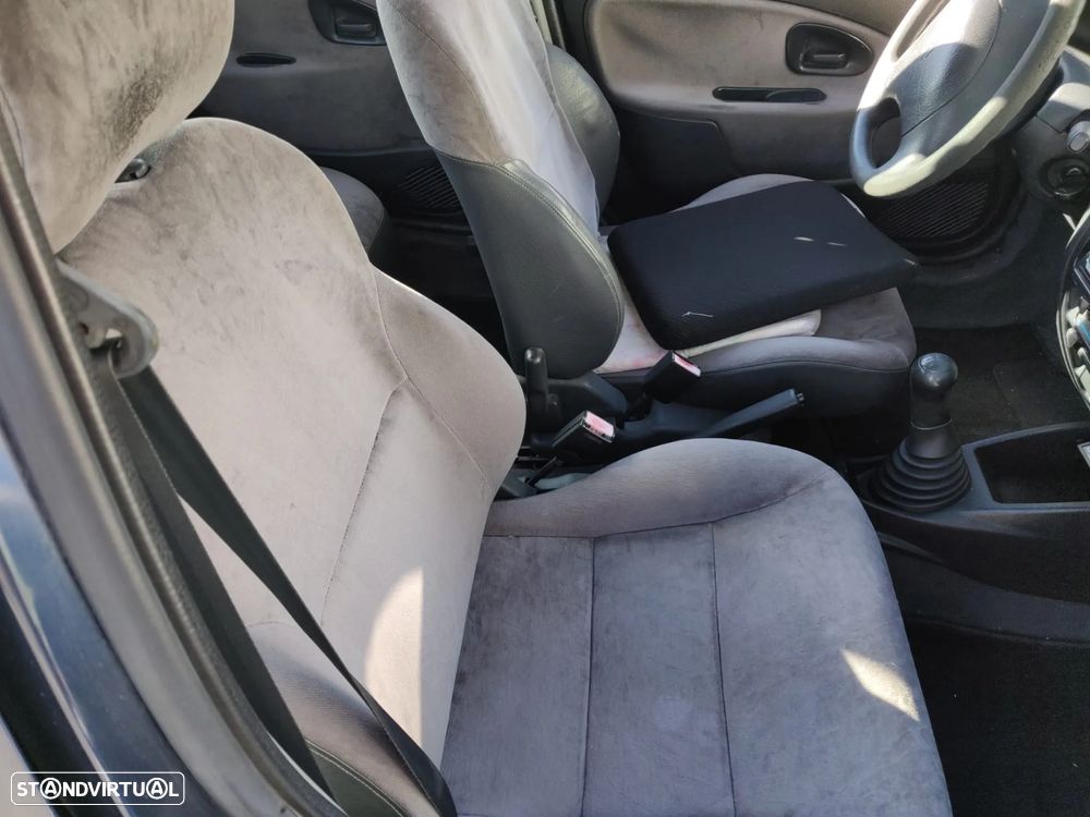 Citroën Saxo 1.5 D Exclusive - 4