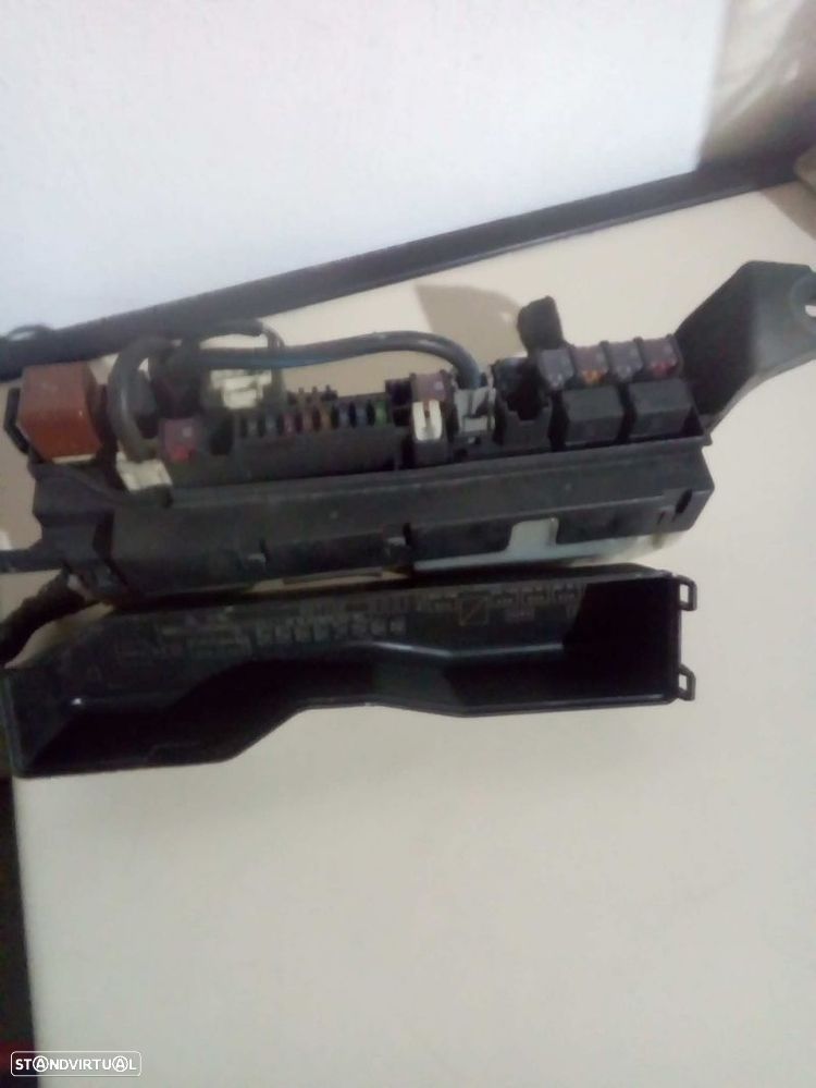 Caixa De Fusíveis Toyota Corolla Três Volumes (_E12_) - 1