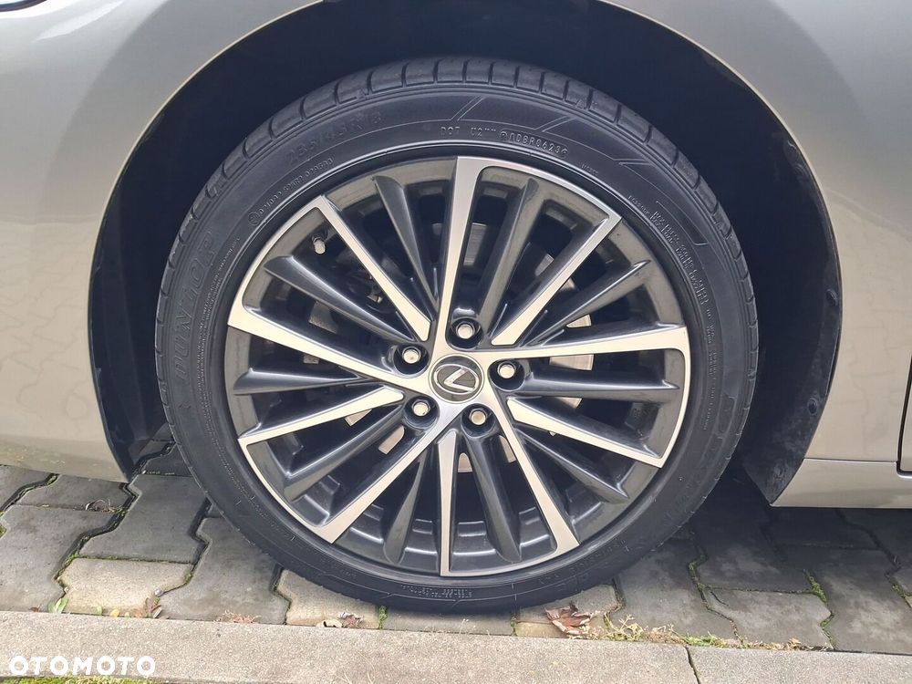Lexus ES 300h Business Edition - 27