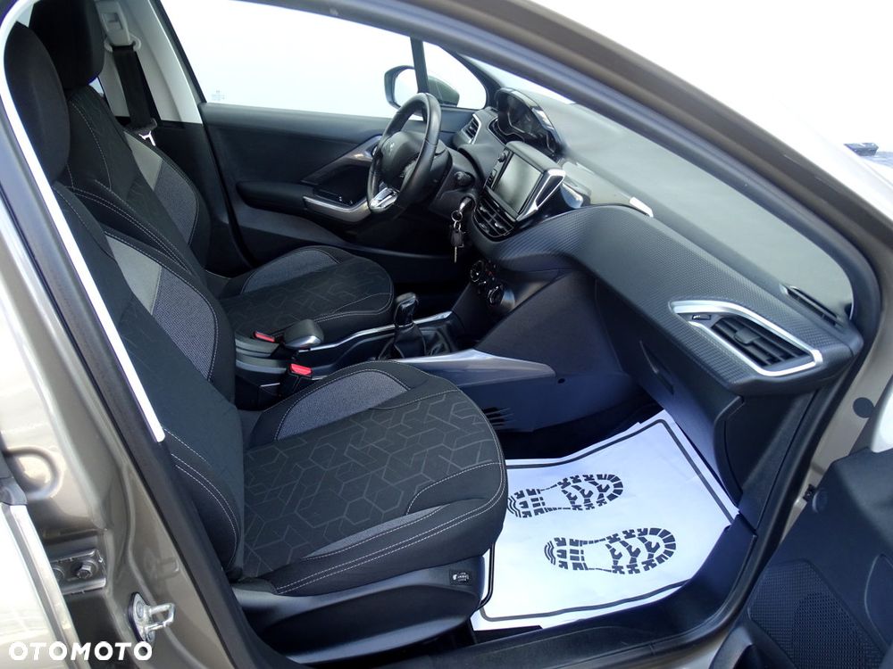 Peugeot 2008 1.6 BlueHDi Style - 11