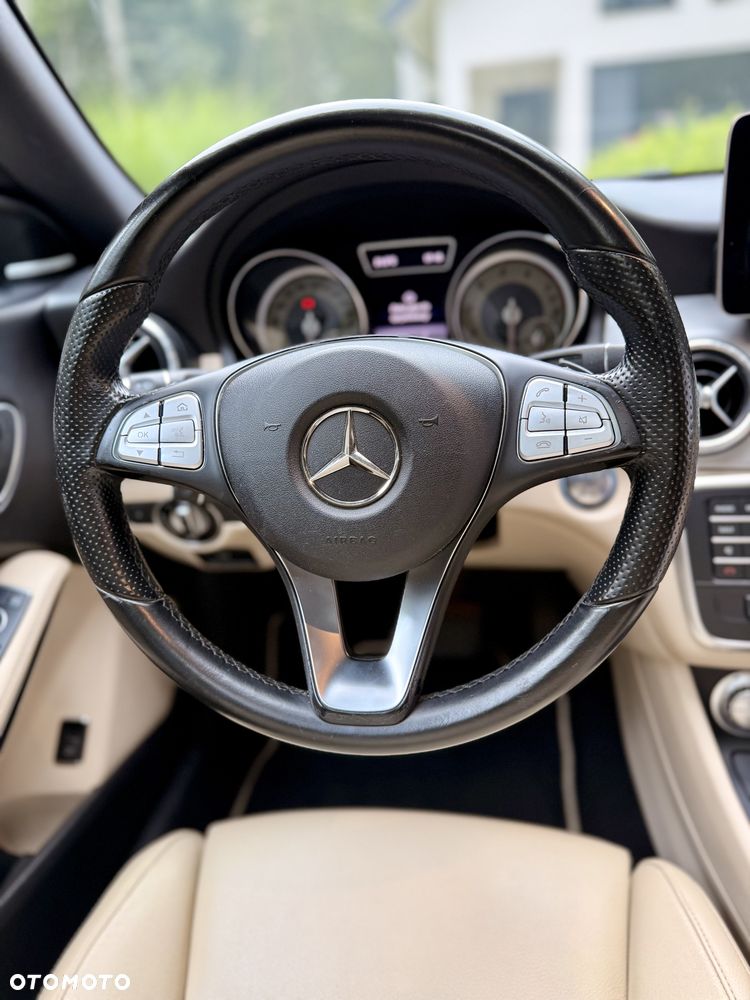 Mercedes-Benz CLA 250 7G-DCT Urban - 14