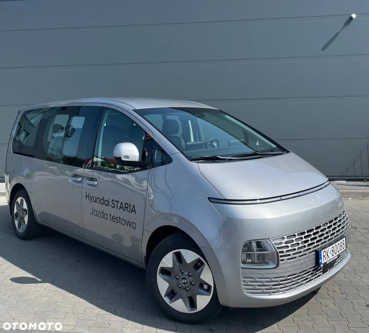 Hyundai Staria 1.6 T-GDI HEV Smart - 12