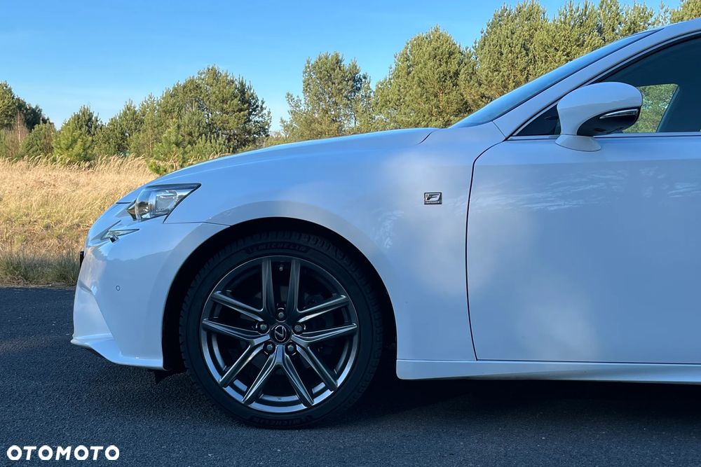 Lexus IS 300h F Sport - 31