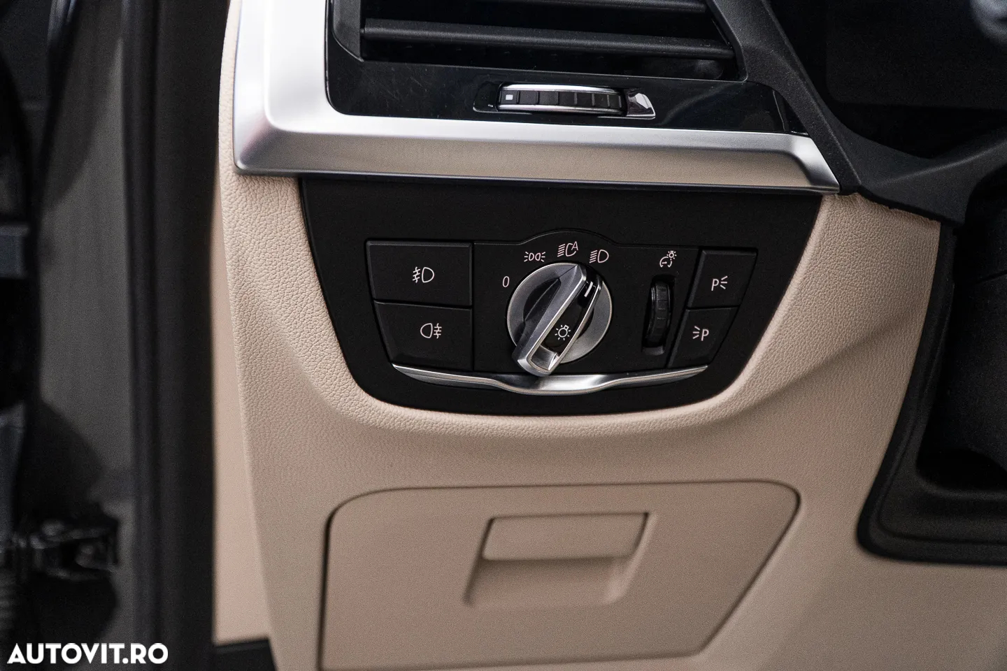 BMW X3 xDrive20i AT Luxury Line - 36