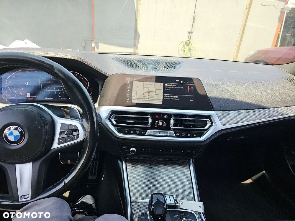 BMW Seria 3 330i M Sport - 9