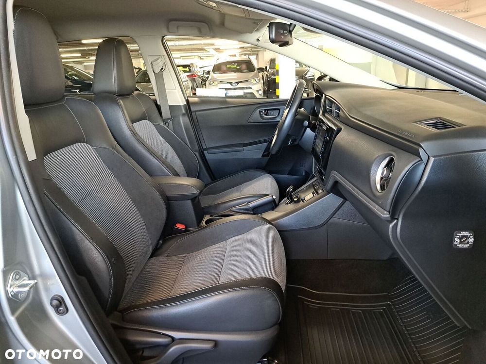 Toyota Auris - 16