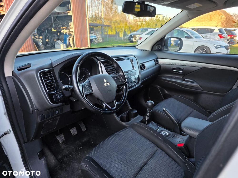 Mitsubishi Outlander 2.2 DI-D 4WD Intense - 12