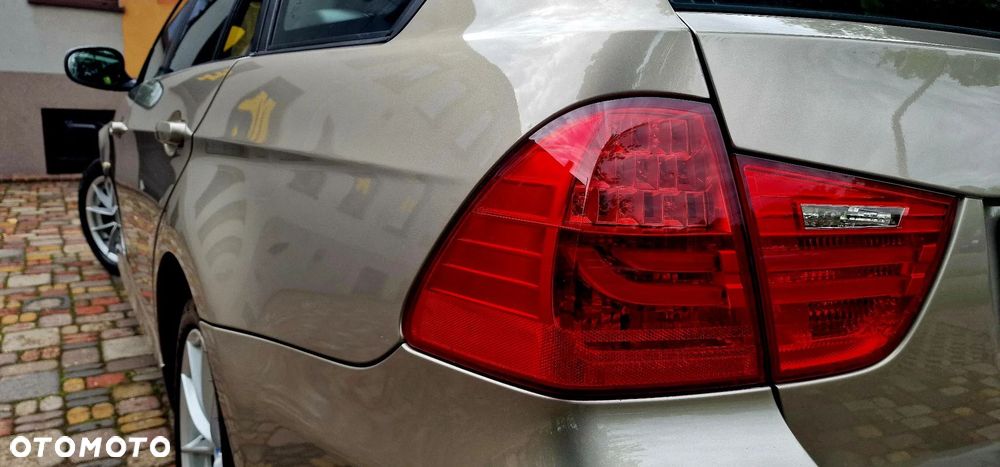 BMW Seria 3 320d DPF Edition Sport - 32