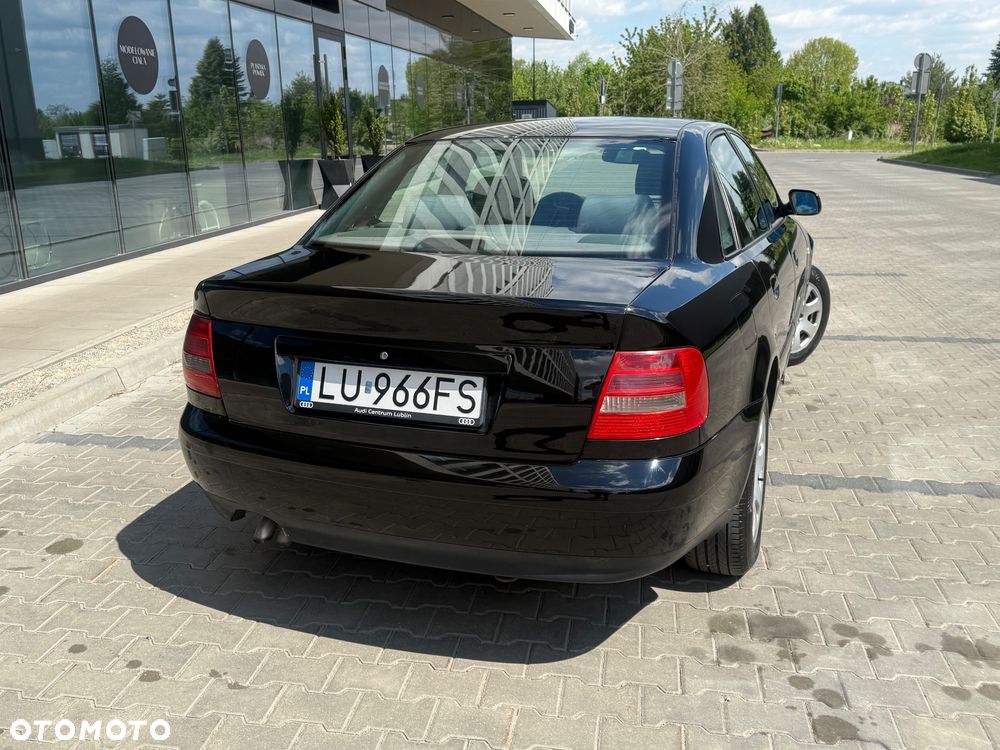 Audi A4 Limousine - 9