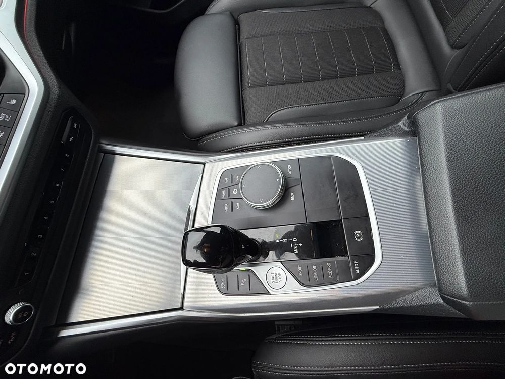 BMW Seria 3 320d xDrive M Sport Shadow - 31