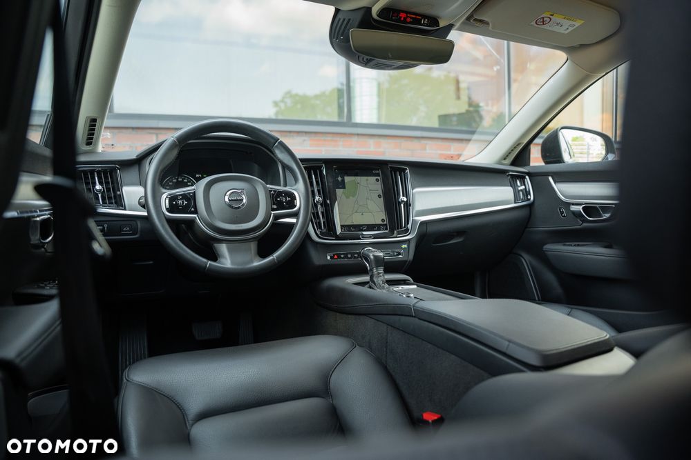 Volvo V90 D3 Geartronic Momentum Pro - 28