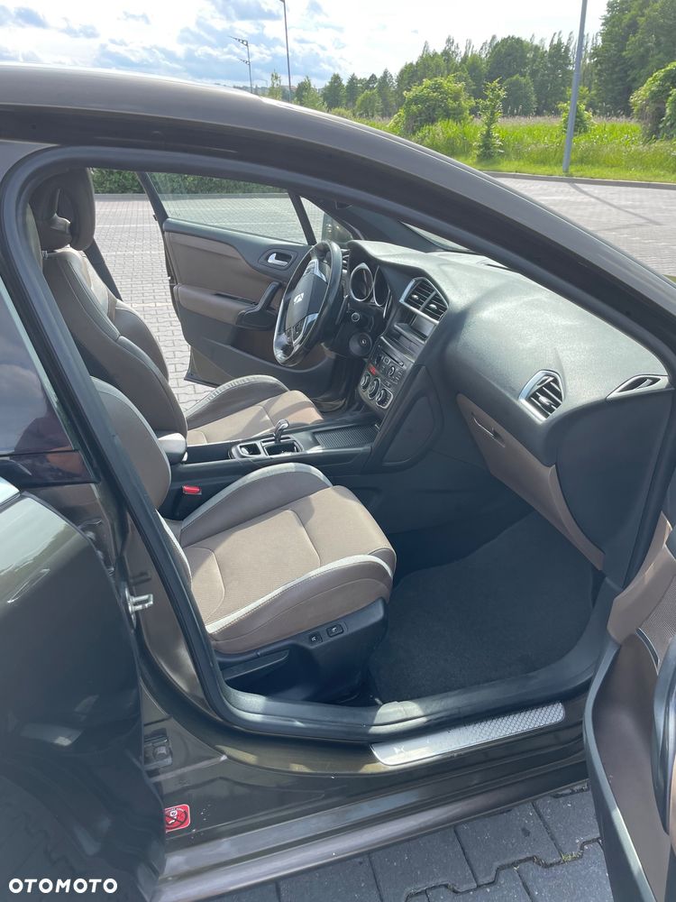 Citroën DS4 1.6 e-HDi SoChic MCP - 11