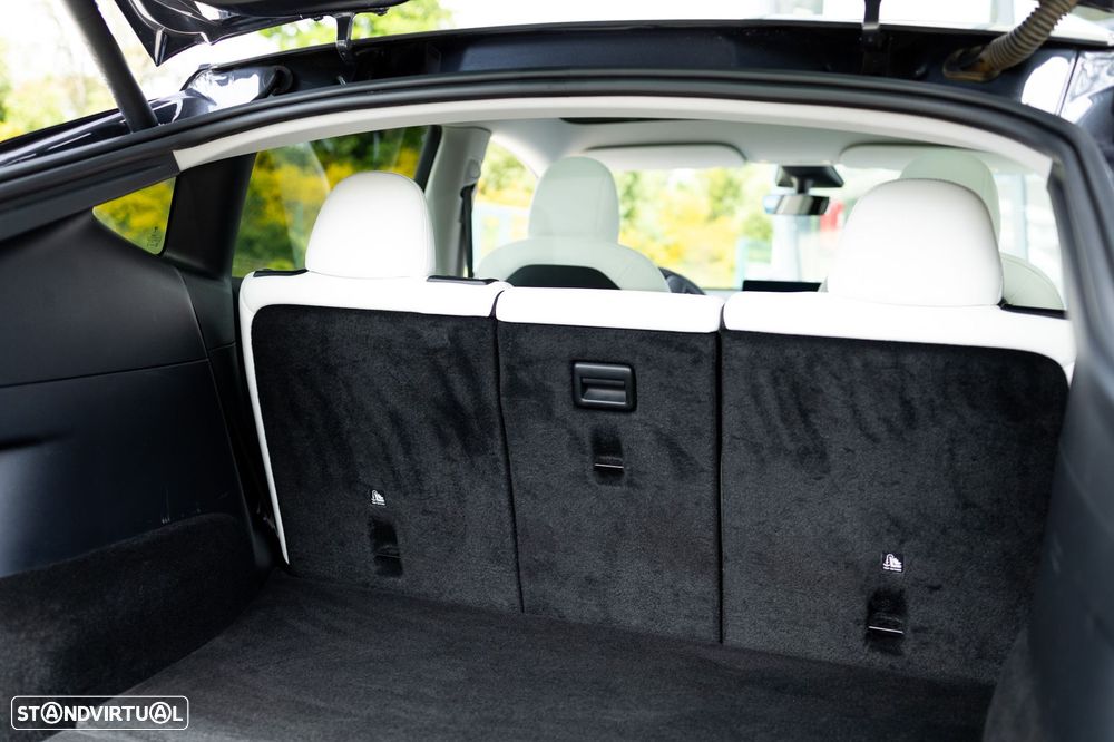 Tesla Model Y Long Range Dual Motor AWD - 46