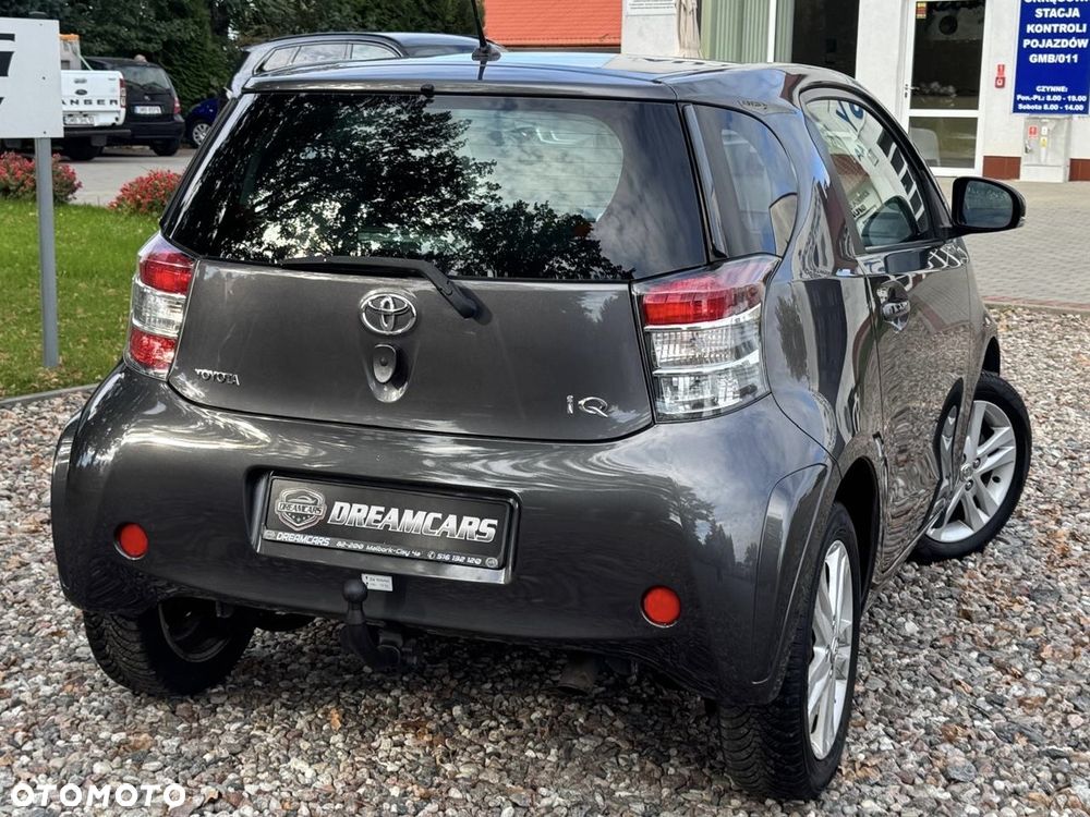 Toyota iQ - 11