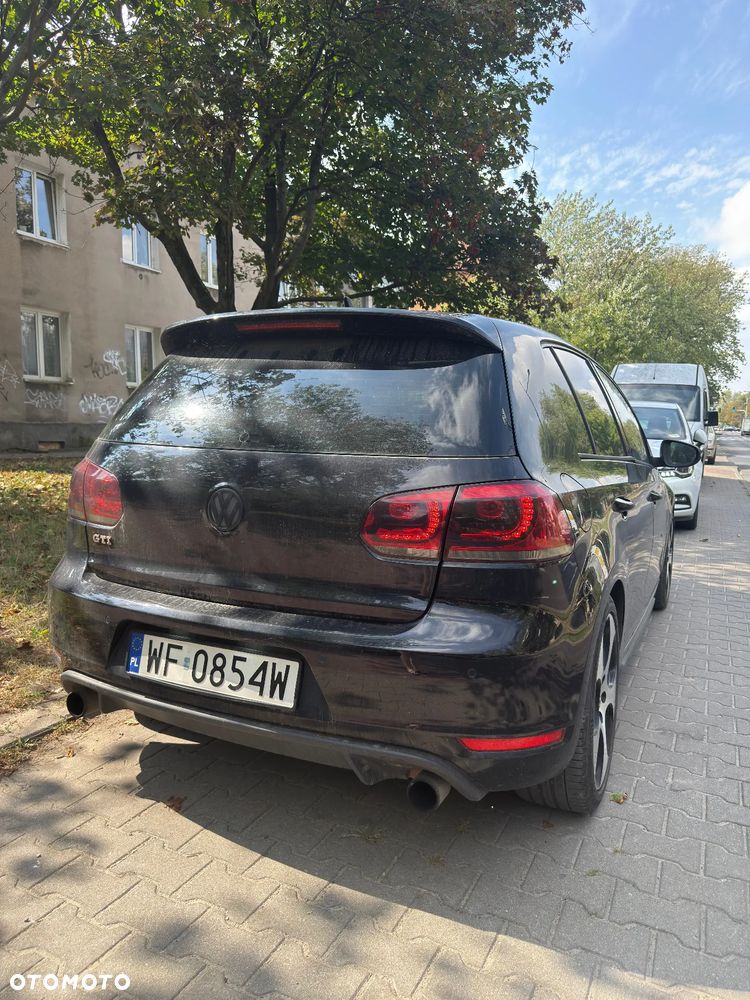 Volkswagen Golf - 6