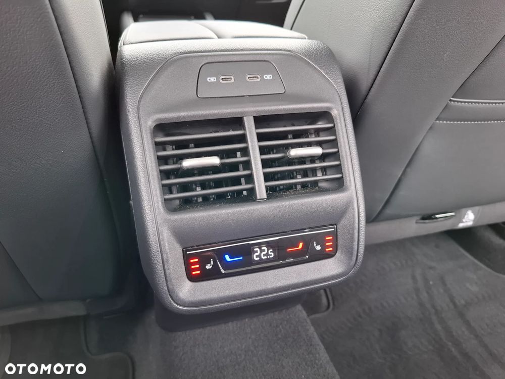 Volkswagen Passat Variant 2.0 TDI SCR DSG Elegance - 37