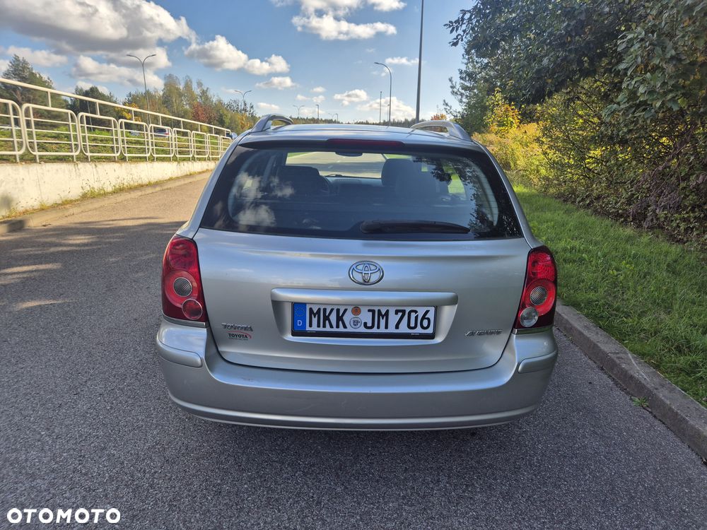 Toyota Avensis 2.0 VVT-i Sol - 9