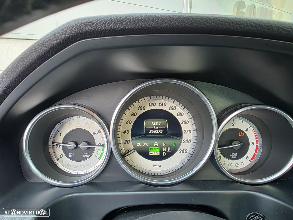 Mercedes-Benz E 300 Bluetec Hybrid Avantgarde - 12