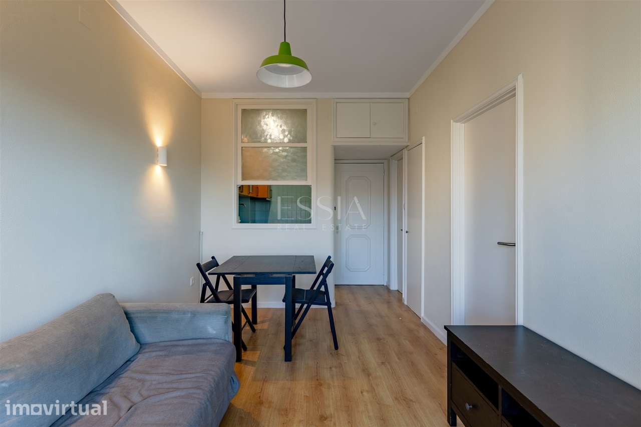 Apartamento T1 com Varanda junto à Praça Velasquez - Grande imagem: 2/27