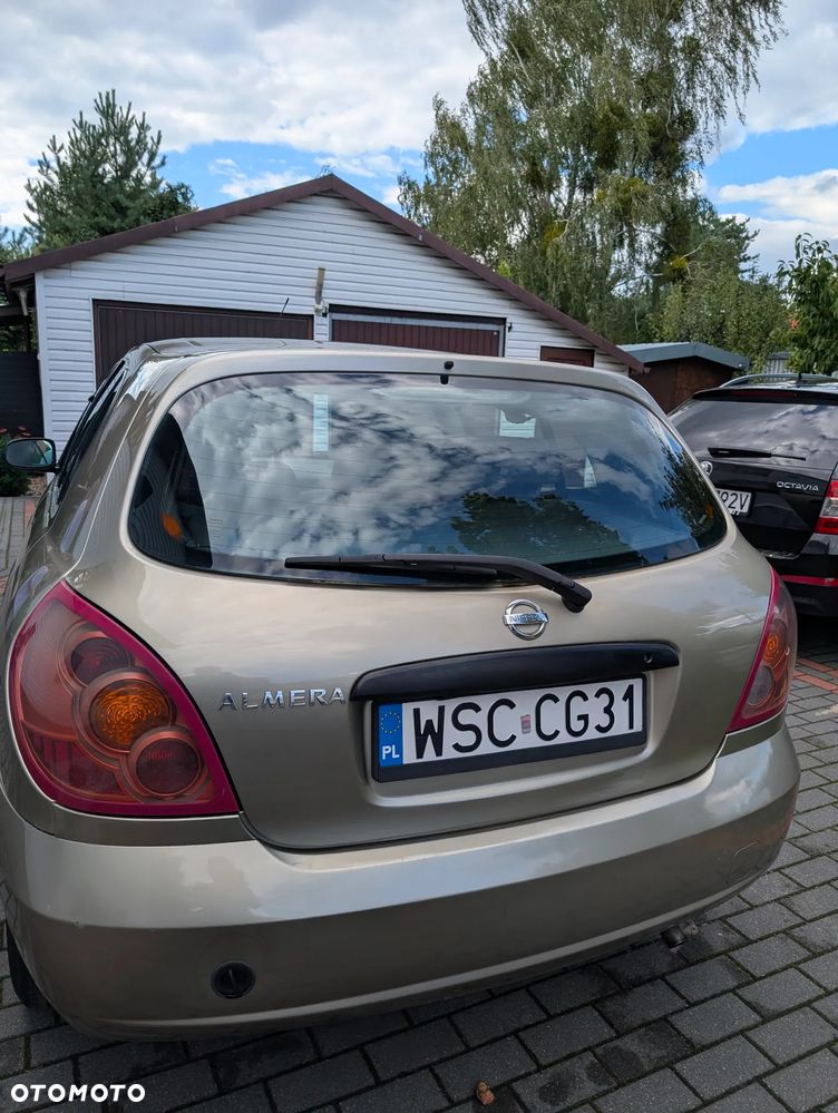 Nissan Almera 1.5 Base - 5