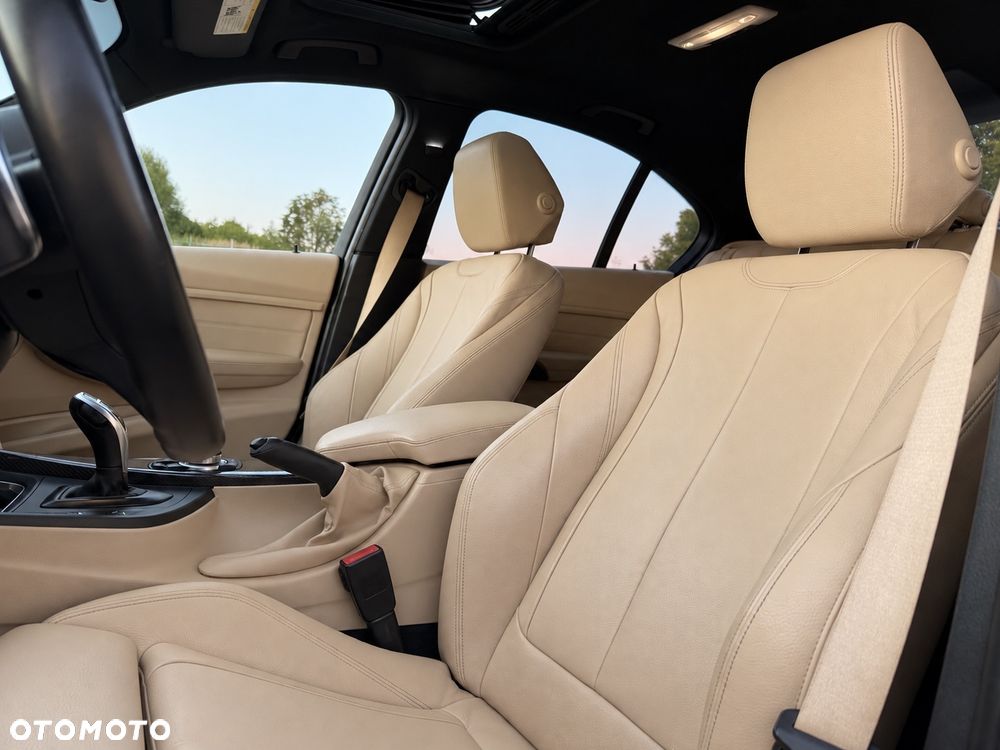 BMW Seria 3 335i xDrive Sport Line - 11