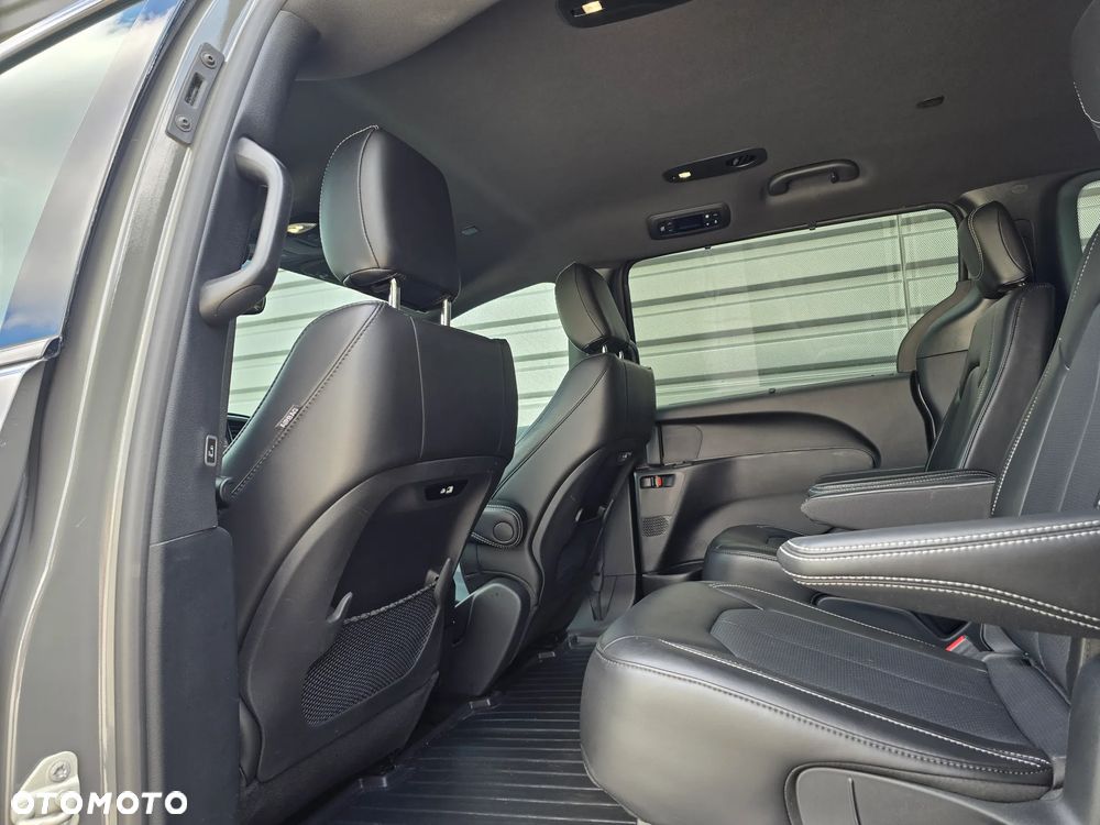 Chrysler Pacifica - 33