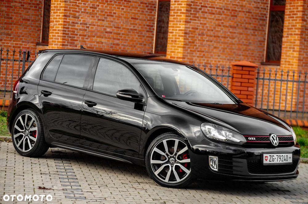 Volkswagen Golf 2.0 GTI DSG adidas - 4