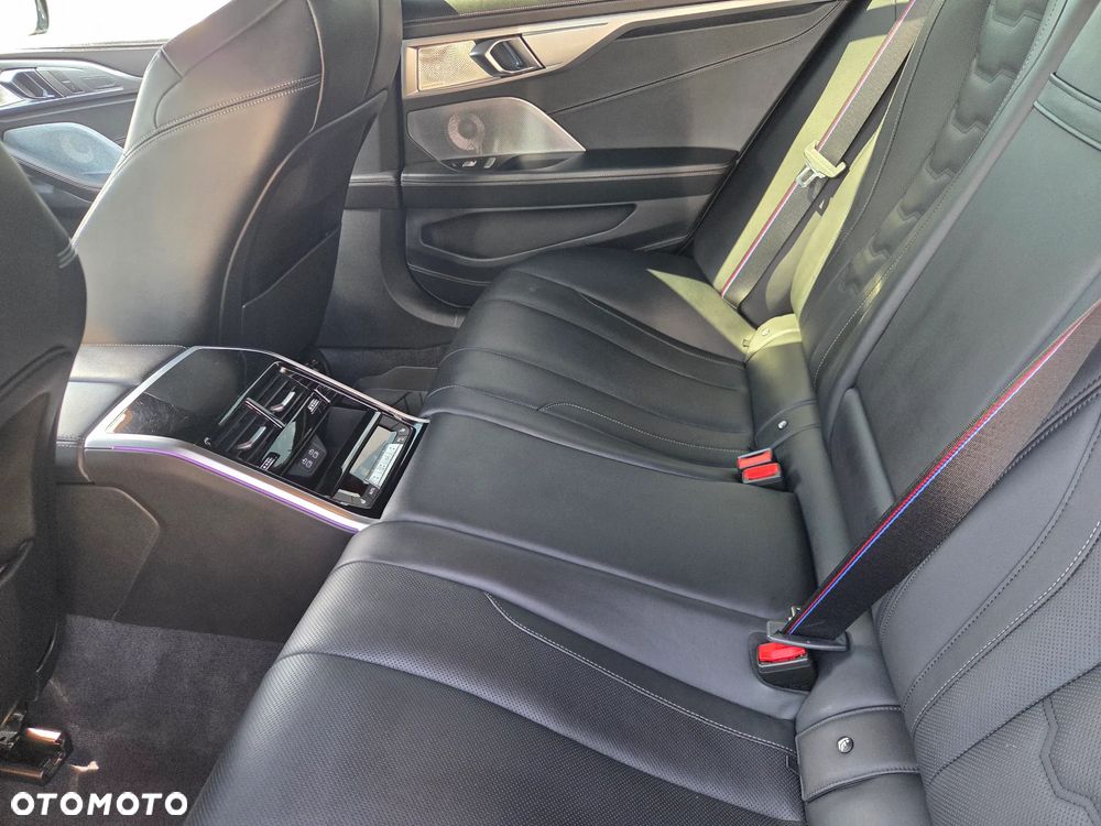 BMW Seria 8 - 11