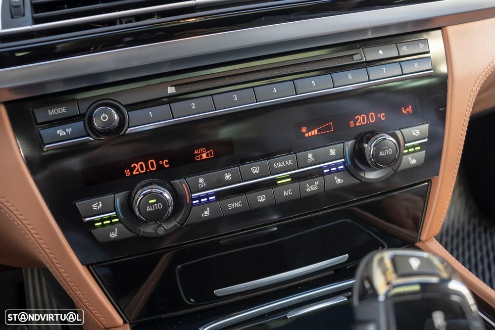 BMW 750 Li xDrive Pack M — fotografia 32