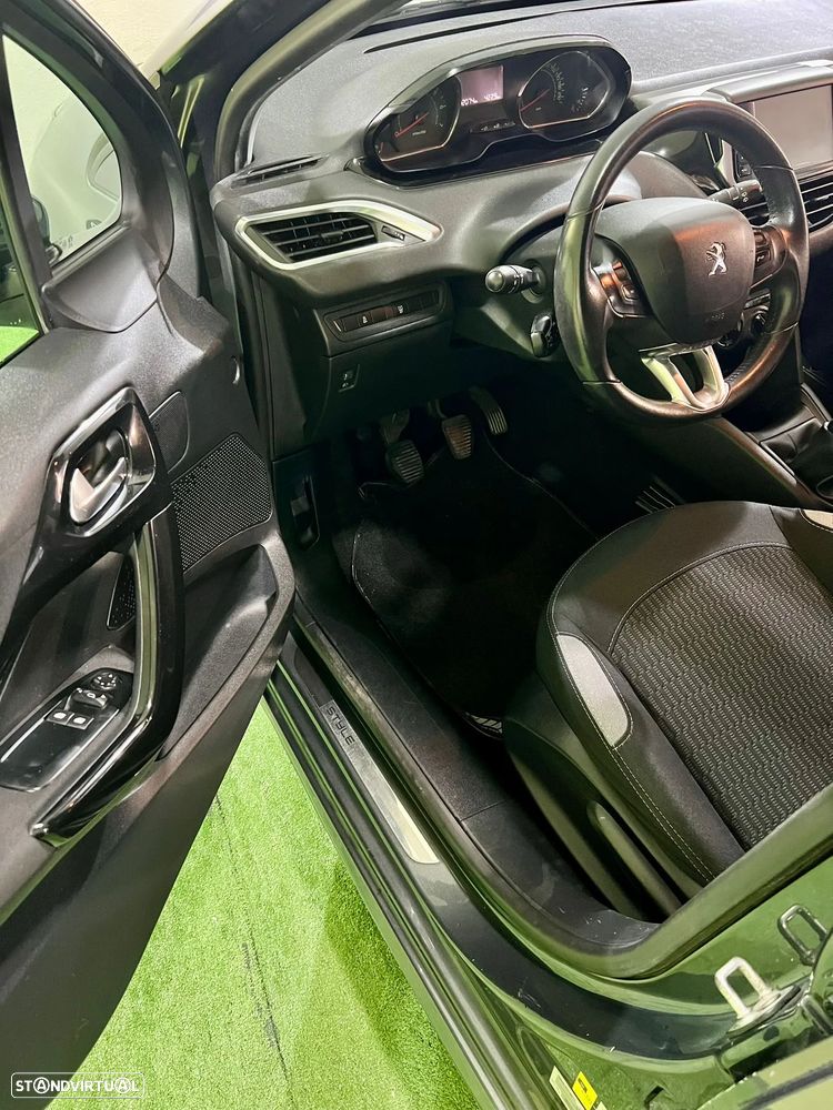 Peugeot 208 1.2 VTi SE Style - 5